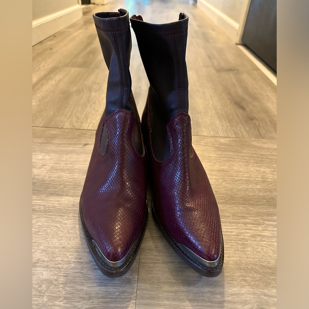 Snake skin pointed toe Free people booties